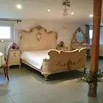 Sarka Apartment *